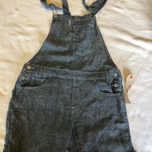 NWT Levis Denim overall shorts!!